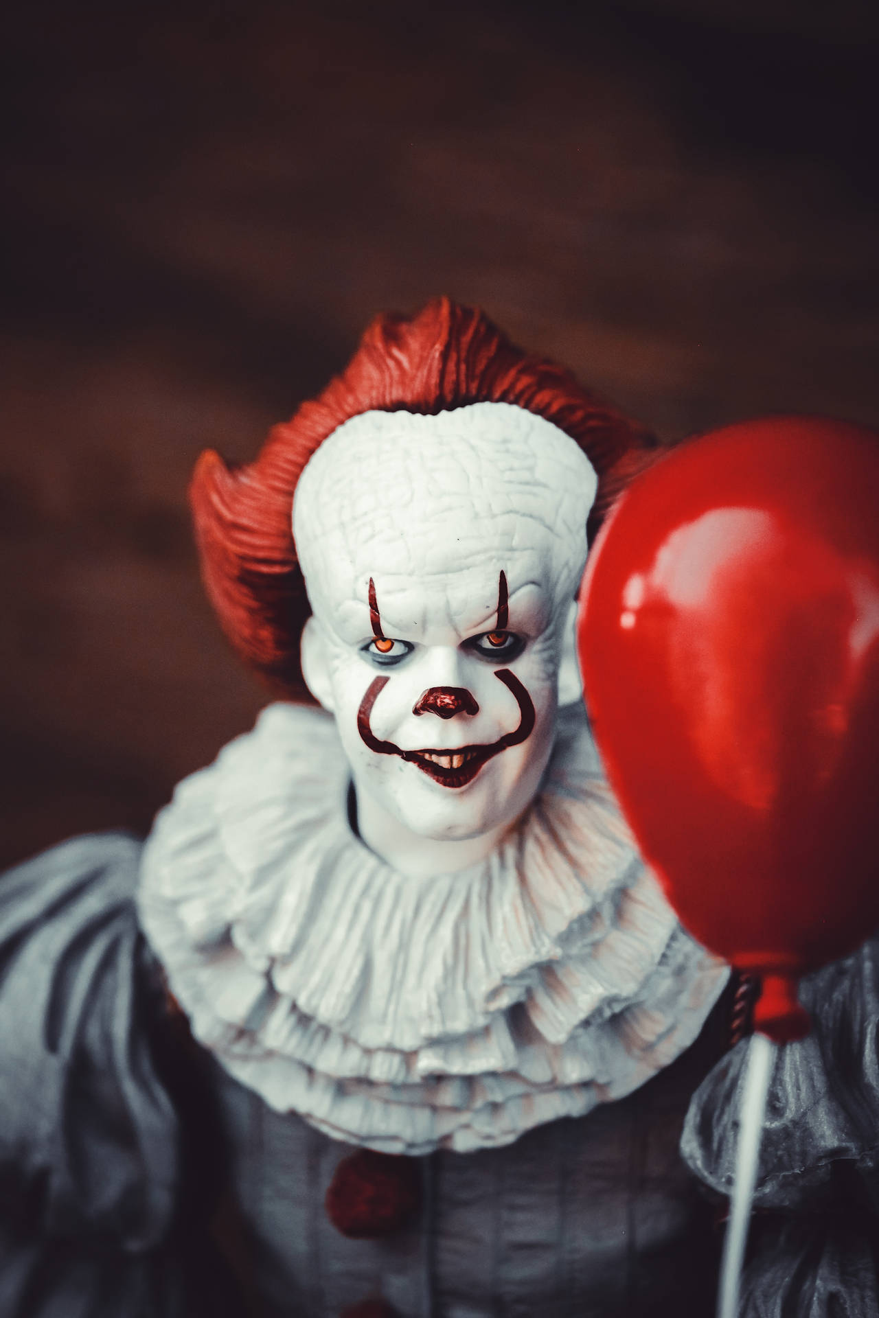 Spooky Pennywise And Balloon Figurine Background