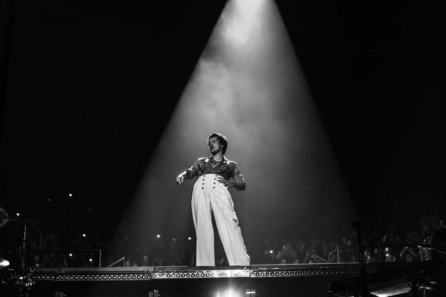 Spotlight On Harry Styles Black And White Background