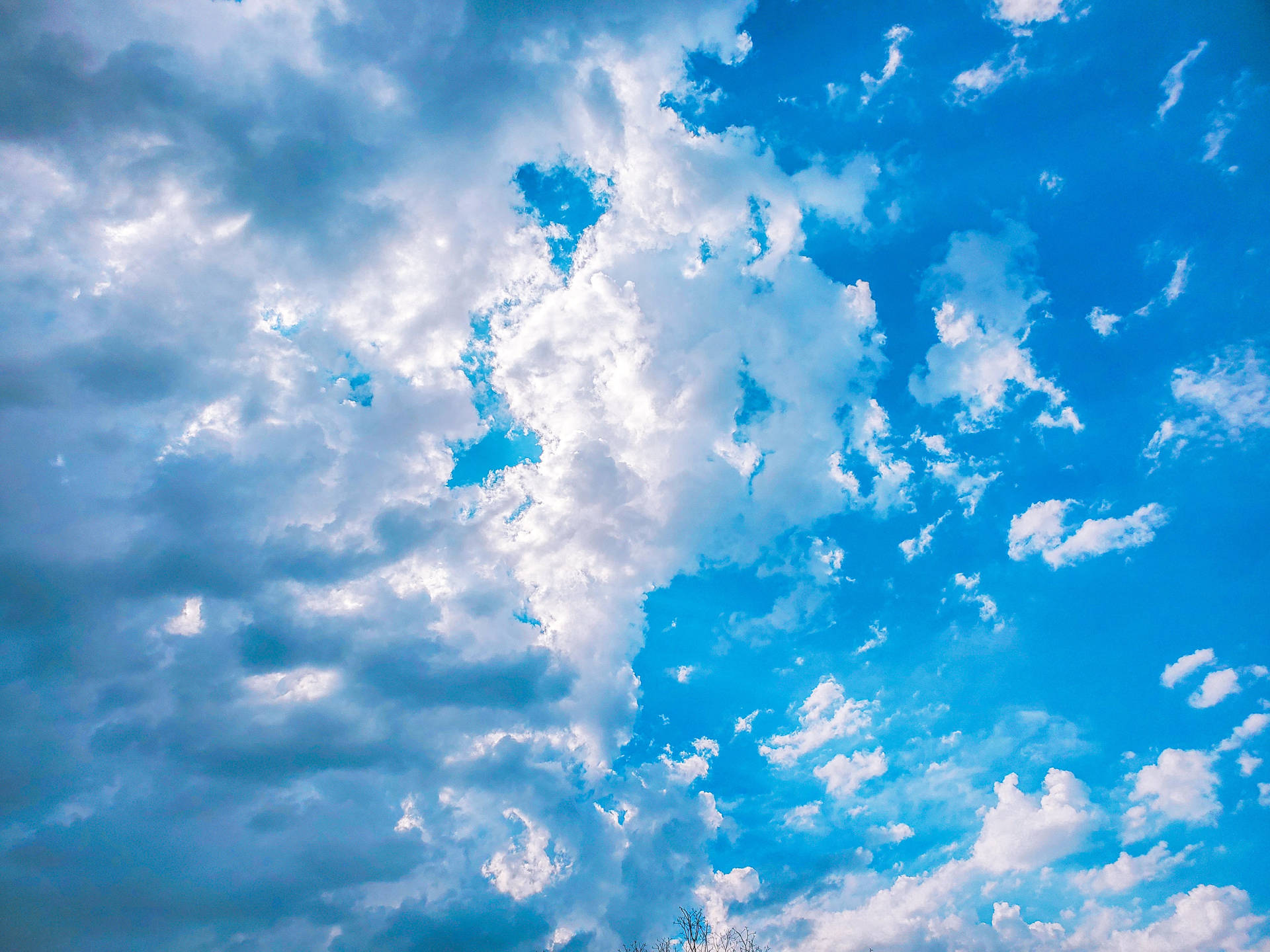 Spread Of Fluffy Aesthetic Cloud Water Background