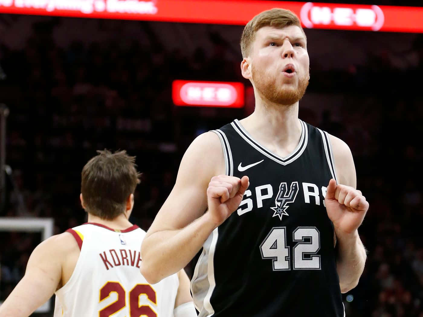 Spur Fans Davis Bertans Background