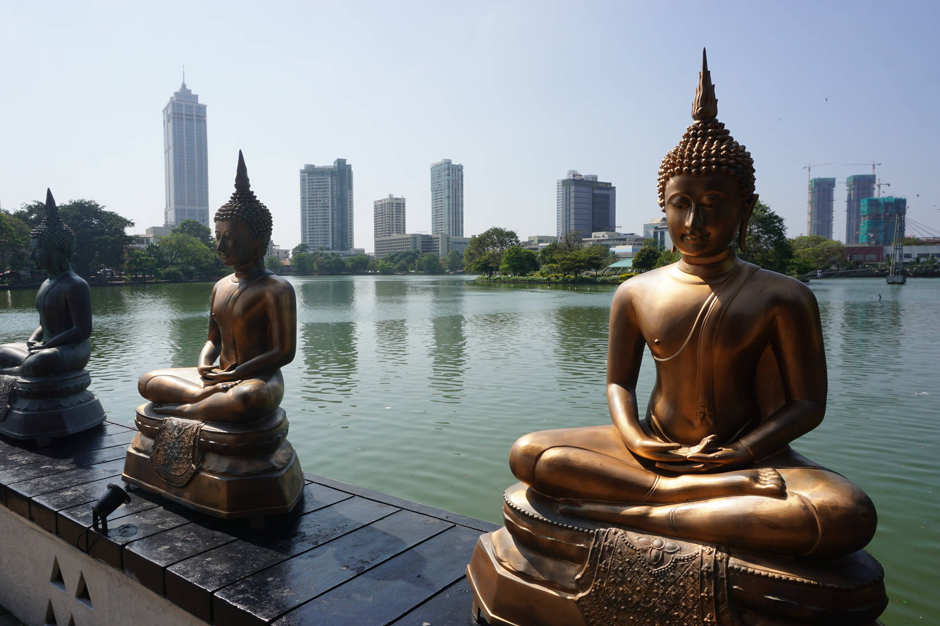 Sri Lanka Buddha Beira Lake Background