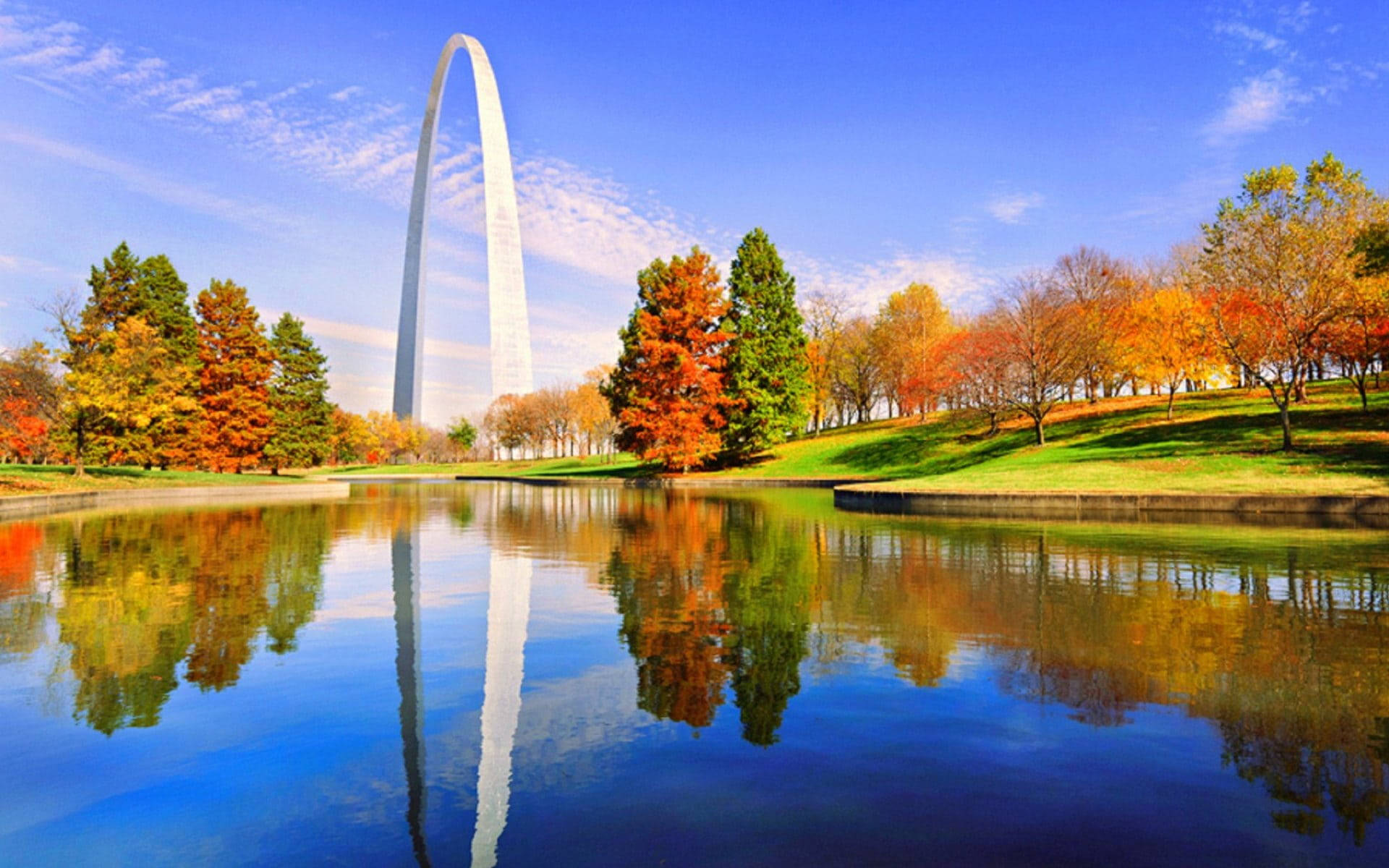 St. Louis Arch Autumn Background