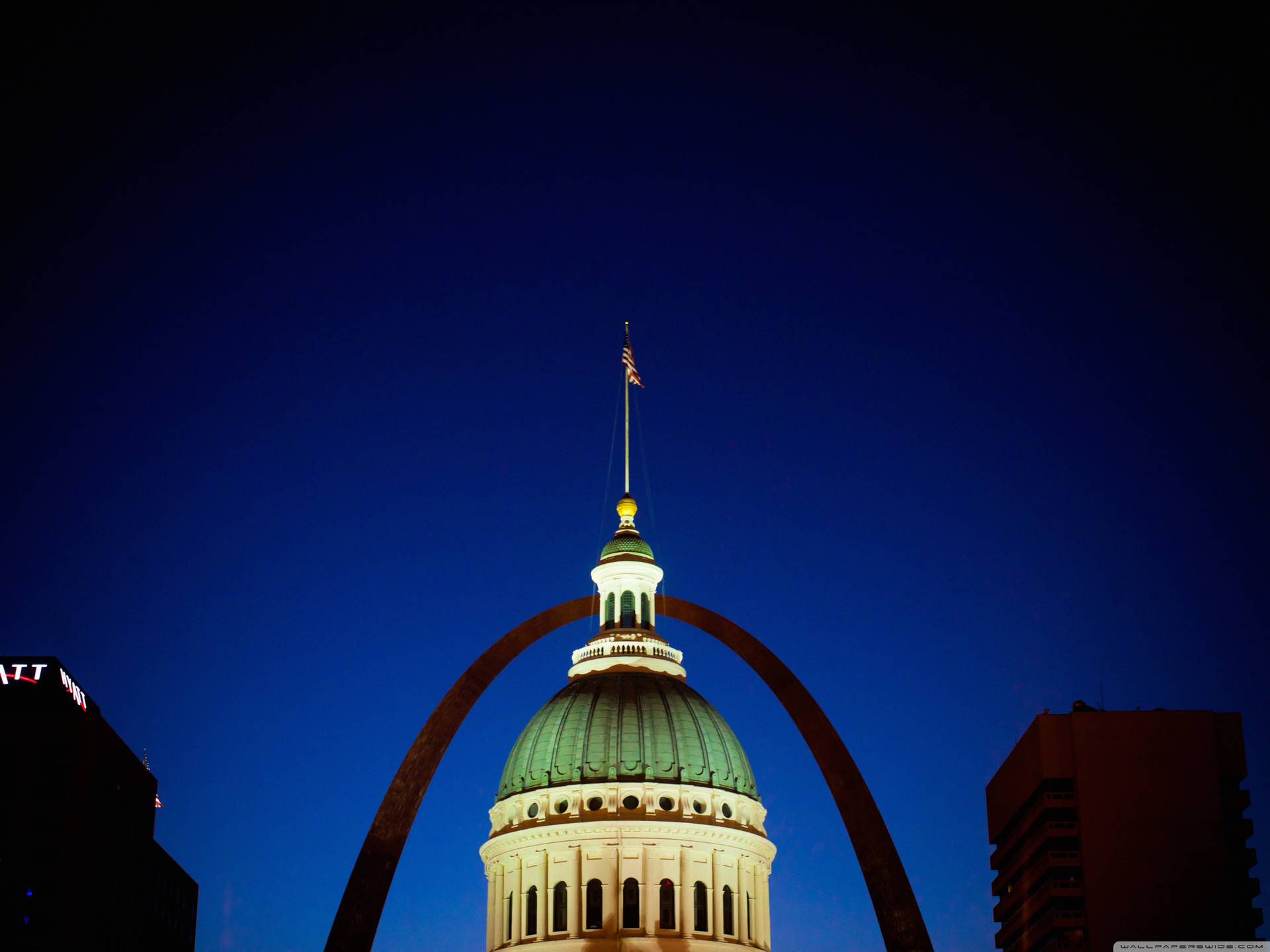 St. Louis Arch Top Old Courthouse Background