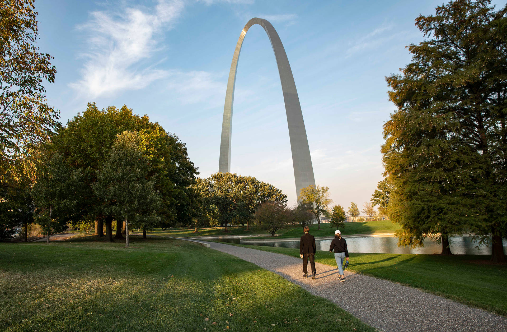 St. Louis Arch Two People Background