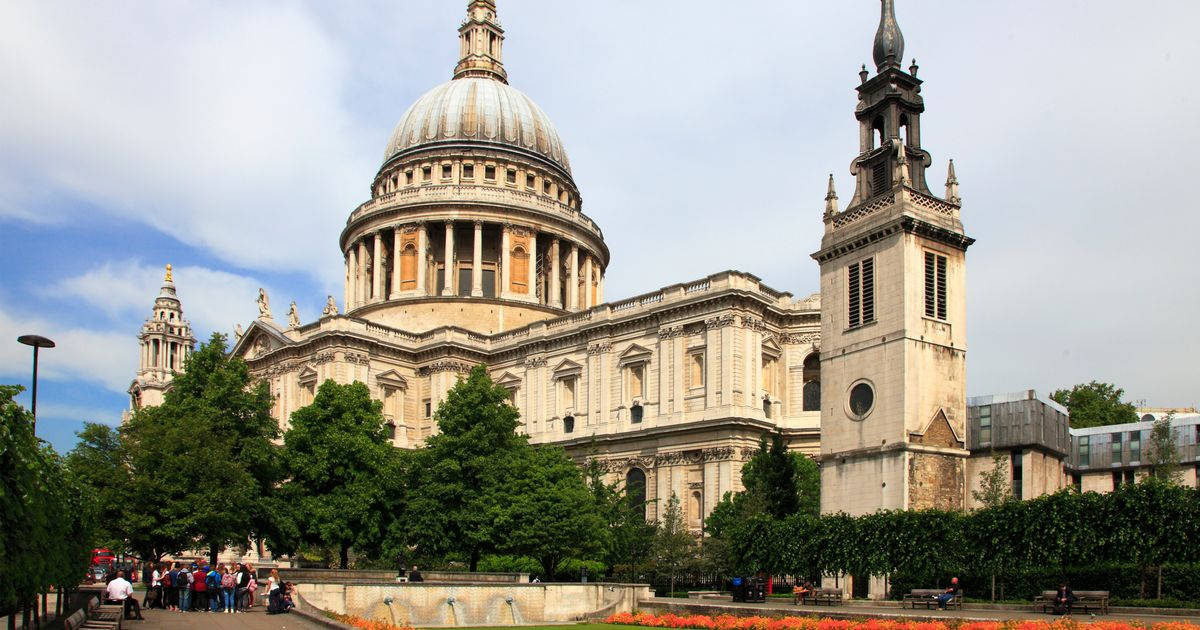 St Paul Cathedral Yellow Sun Lighting Background