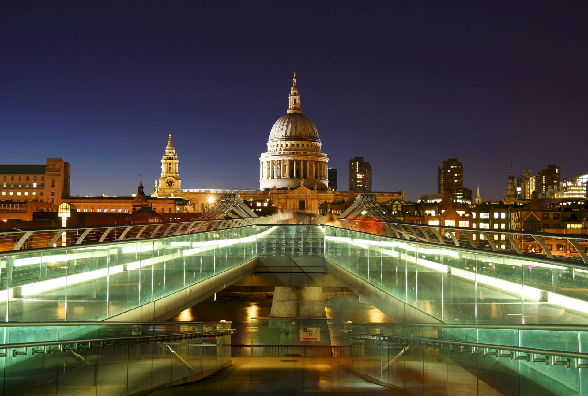 St Paul Green Glass Structure Background