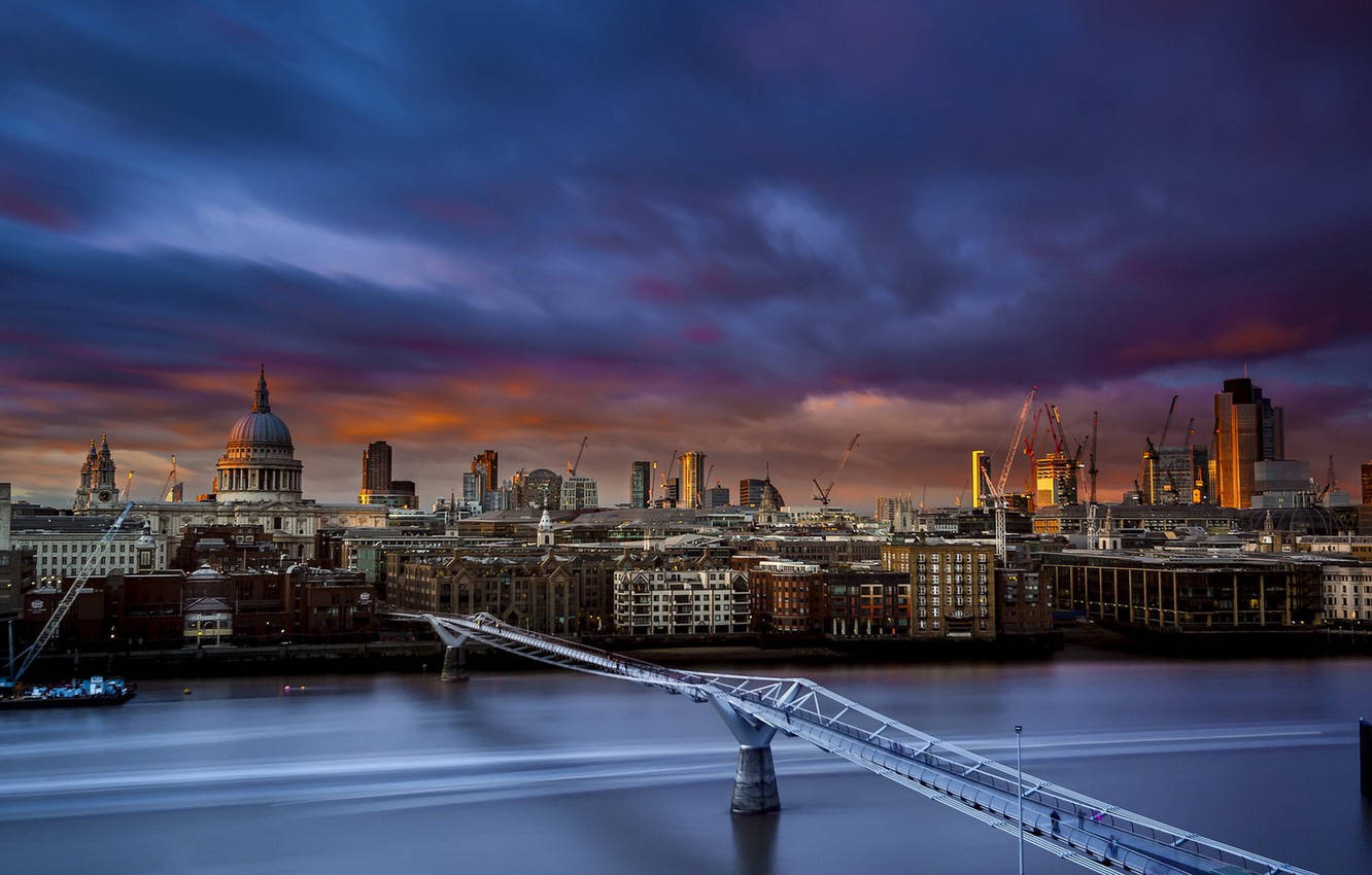 St Paul Thames River Background