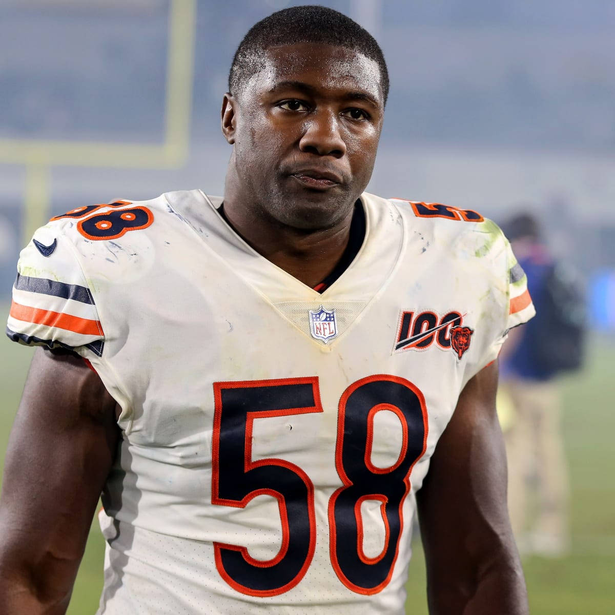 Standing Roquan Smith