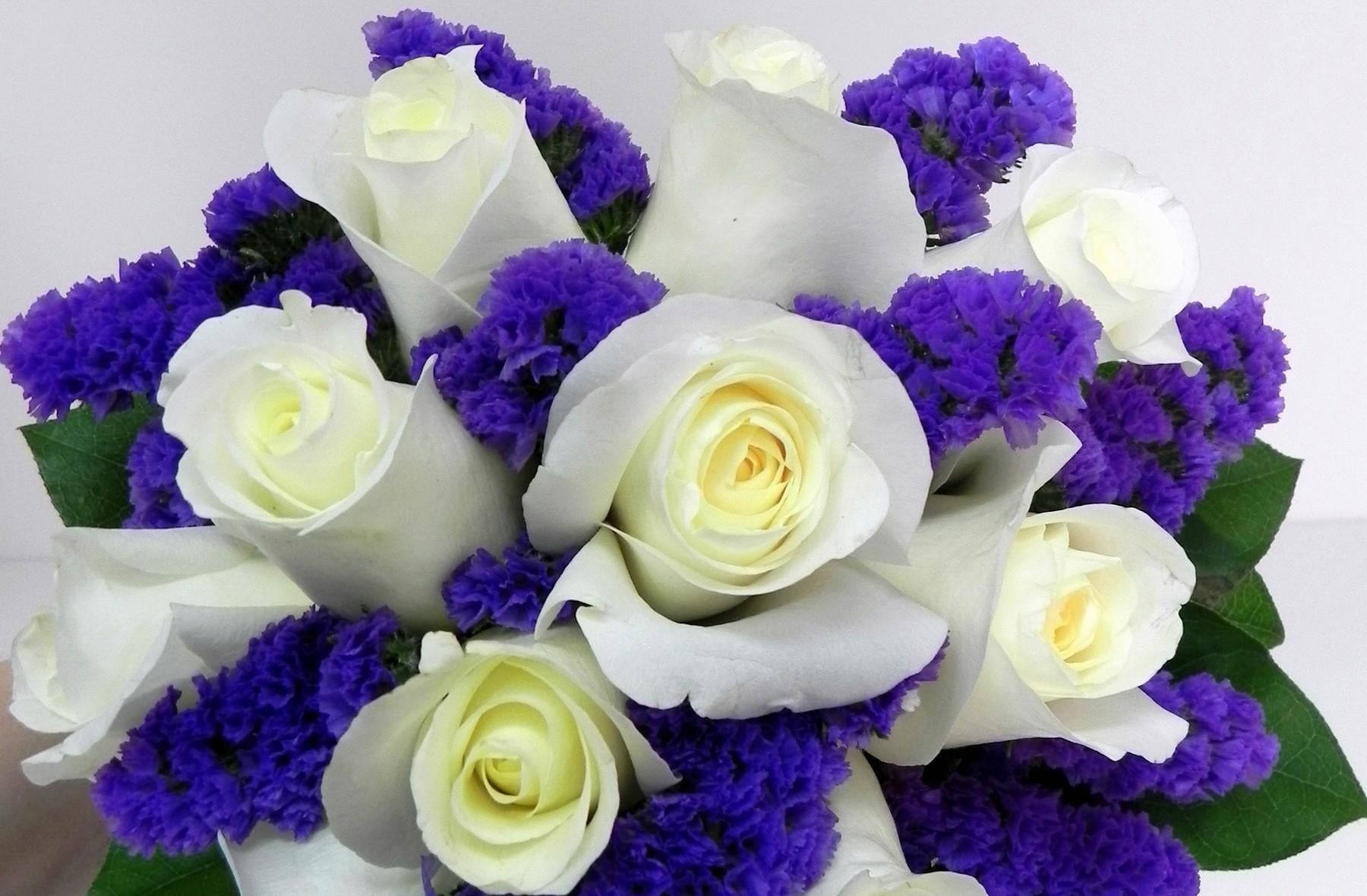 Static White And Purple Flowers Background