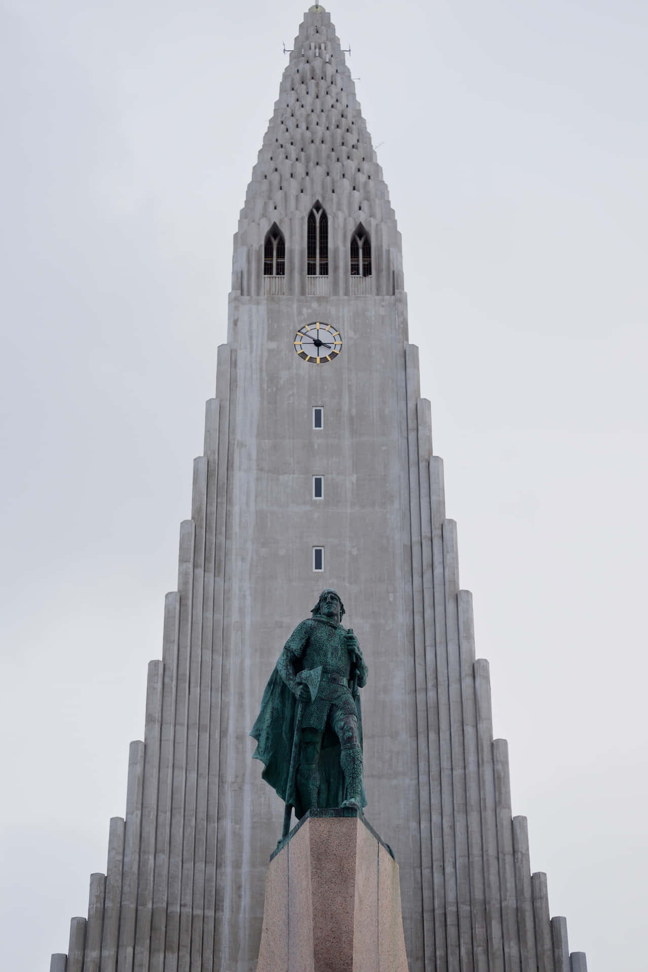 Statue Of Leif Eriksson In Hallgrimskirkja Background