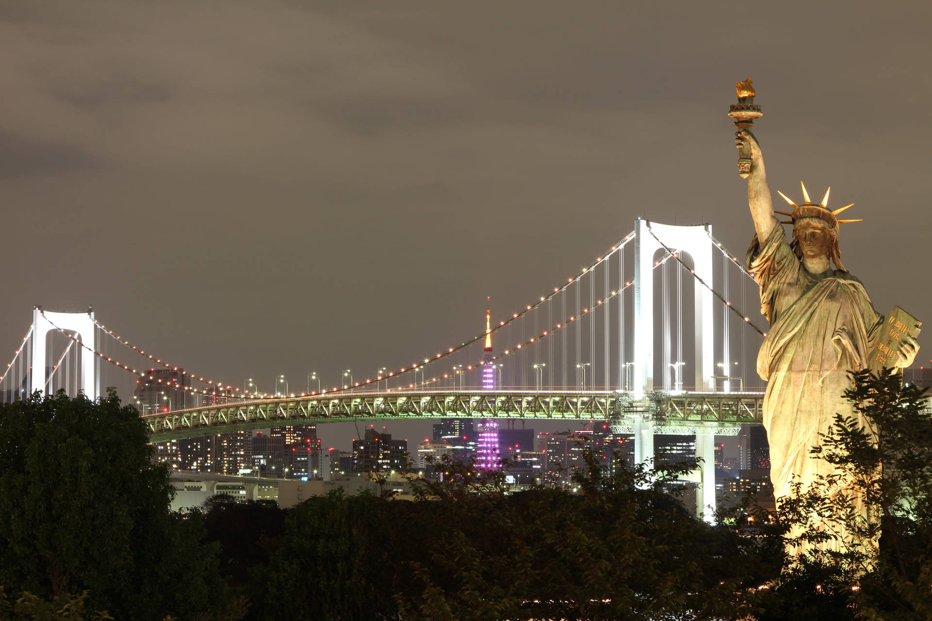 Statue Of Liberty And Brooklyn Bridge New York 4k