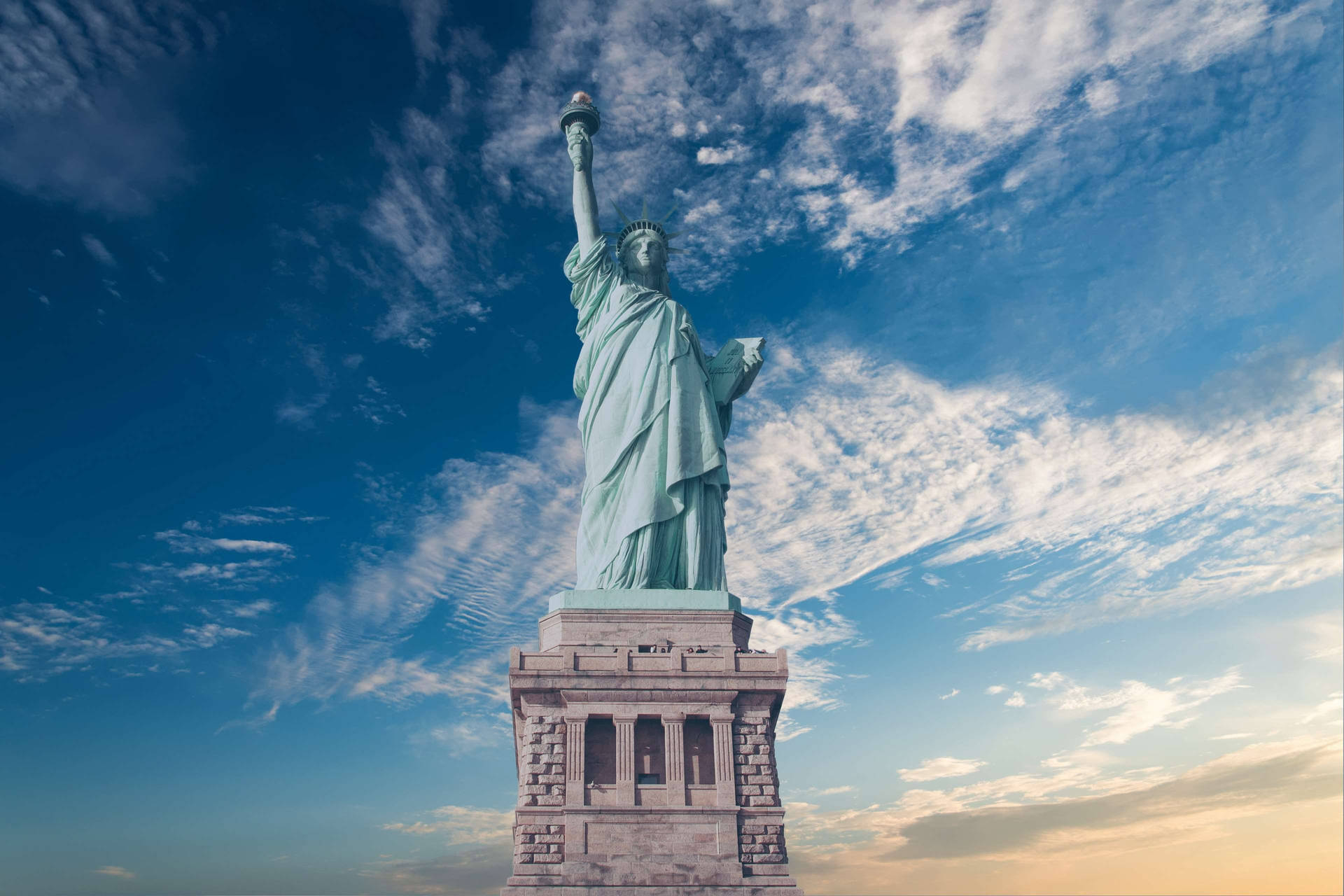 Statue Of Liberty Glow Background