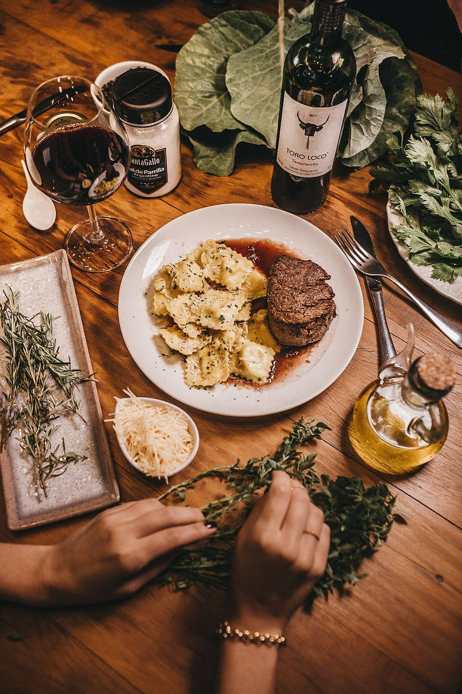 Steak Parrilla And Vegetable Dinner Background