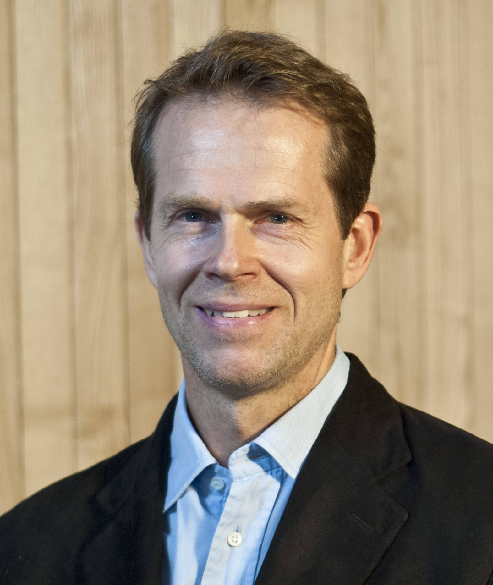 Stefan Edberg In A Sleek Formal Attire Background