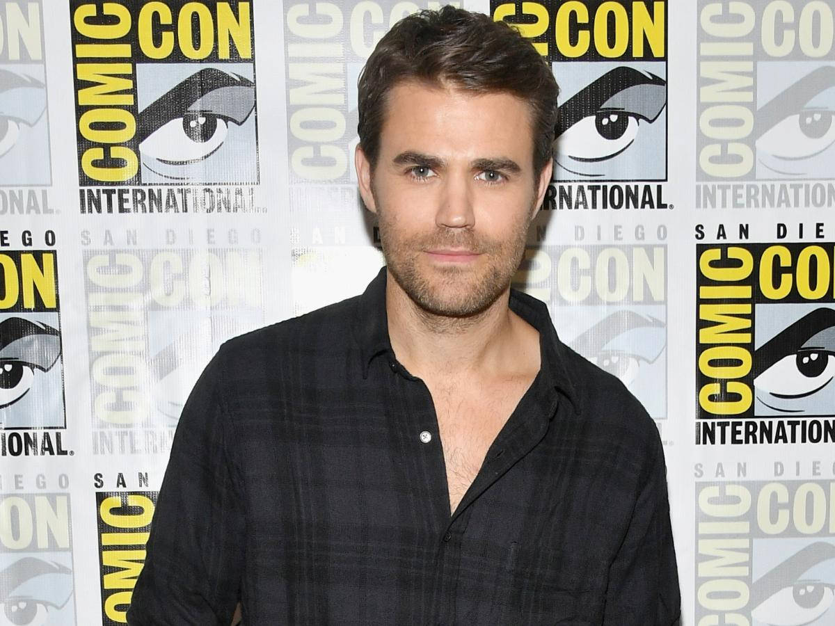 Stefan Salvatore At The Comic-con Event Background