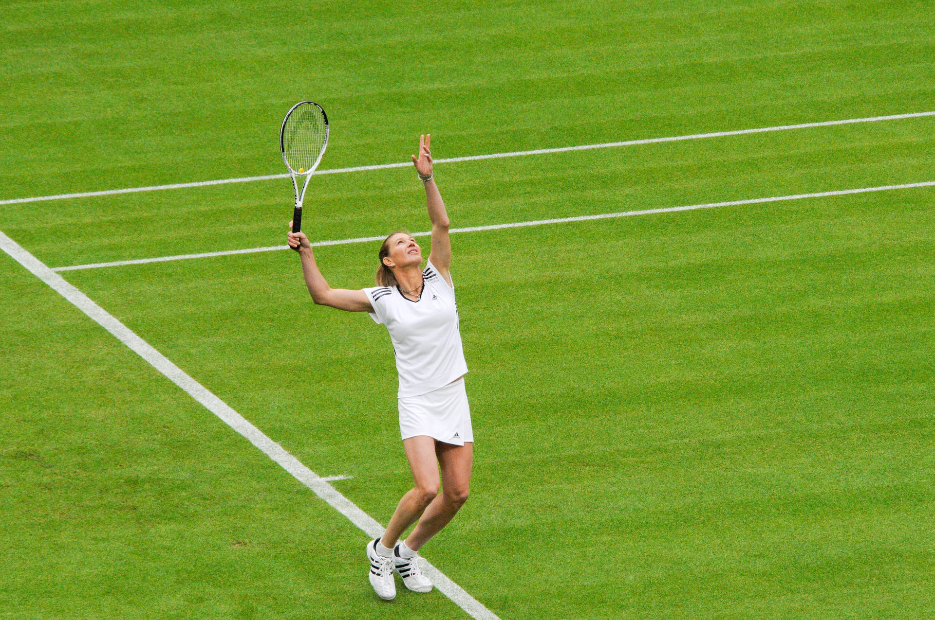 Steffi Graf Ball Toss Background