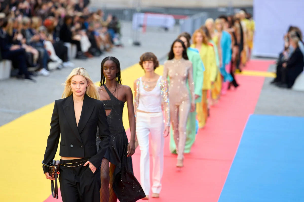 Stella Mccartney Models Lined-up