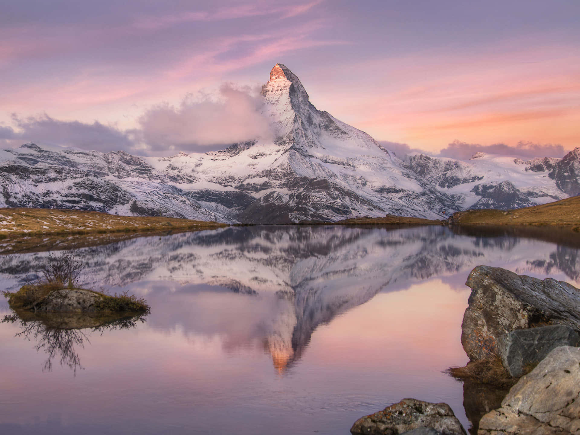 Stellisee Reflection Of The Matterhorn Background