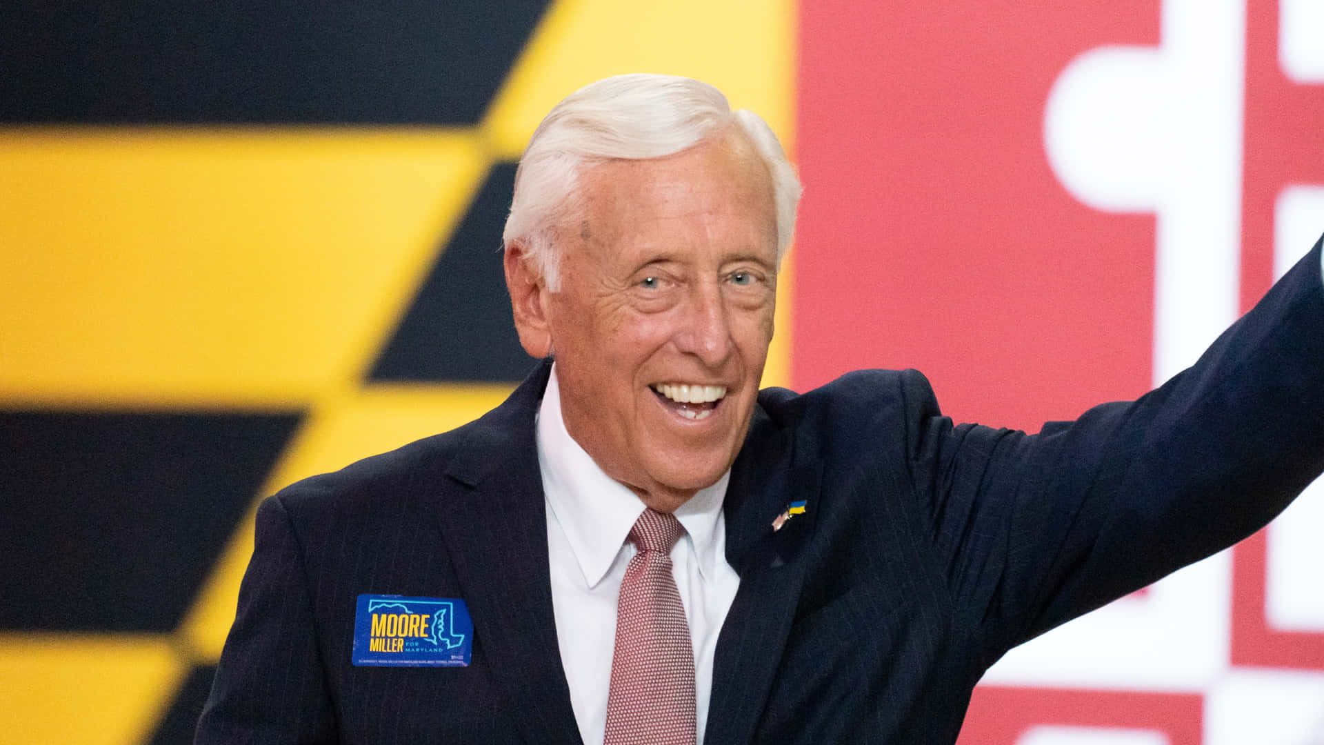 Steny Hoyer Smiling And Waving At The Audience Background