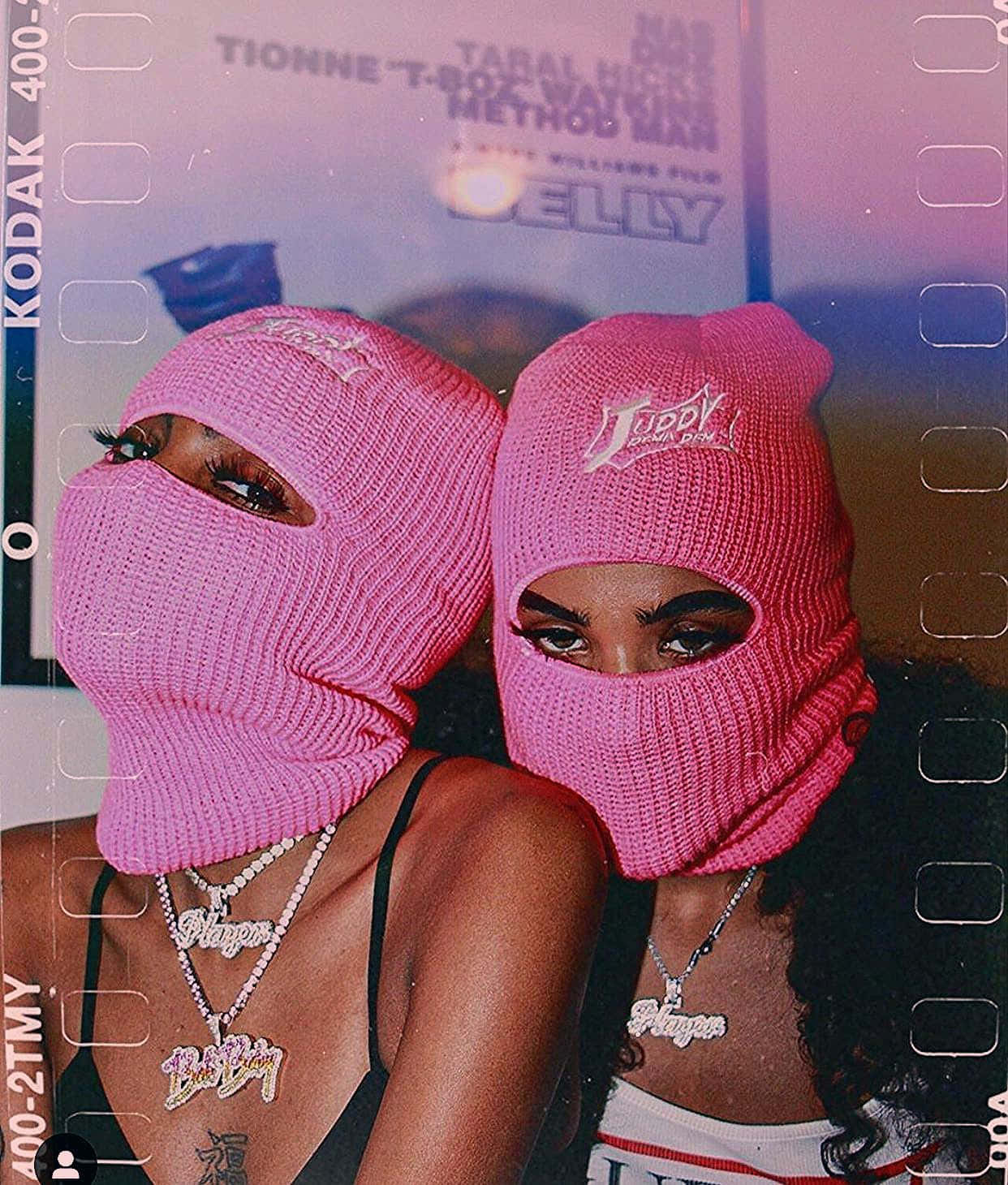 Step Back In Time With 90's Baddie Vintage Vibes Background