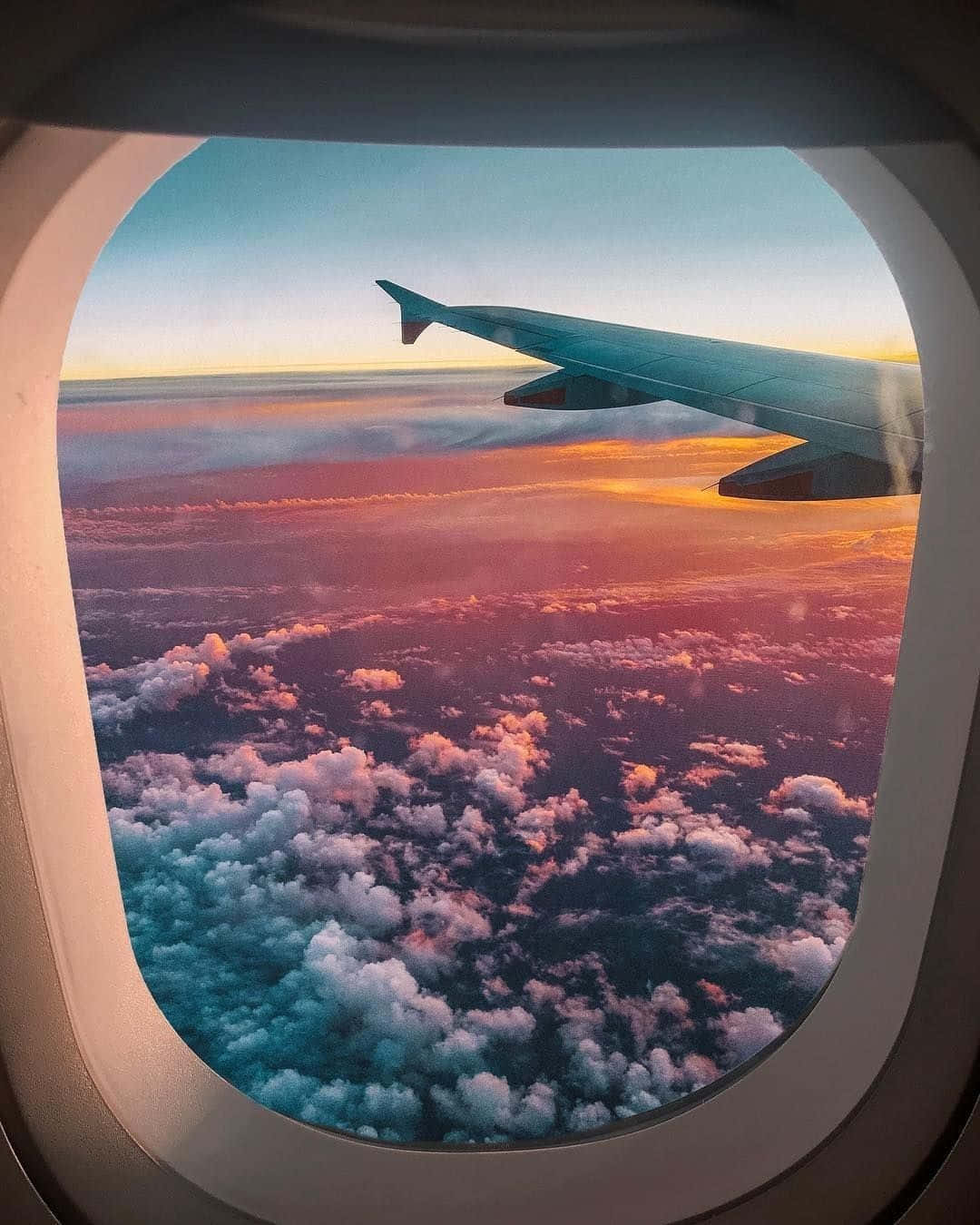 Step Out Of Your Comfort Zone And Explore The World Background