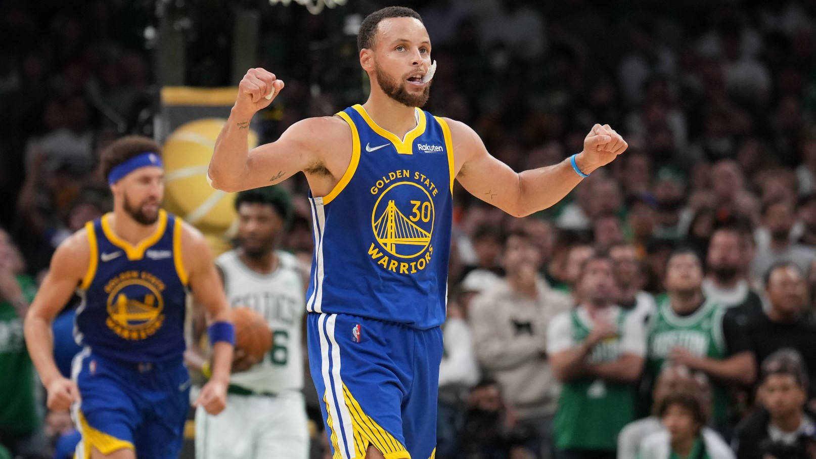 Steph Curry With Fist-pump Celebration Background
