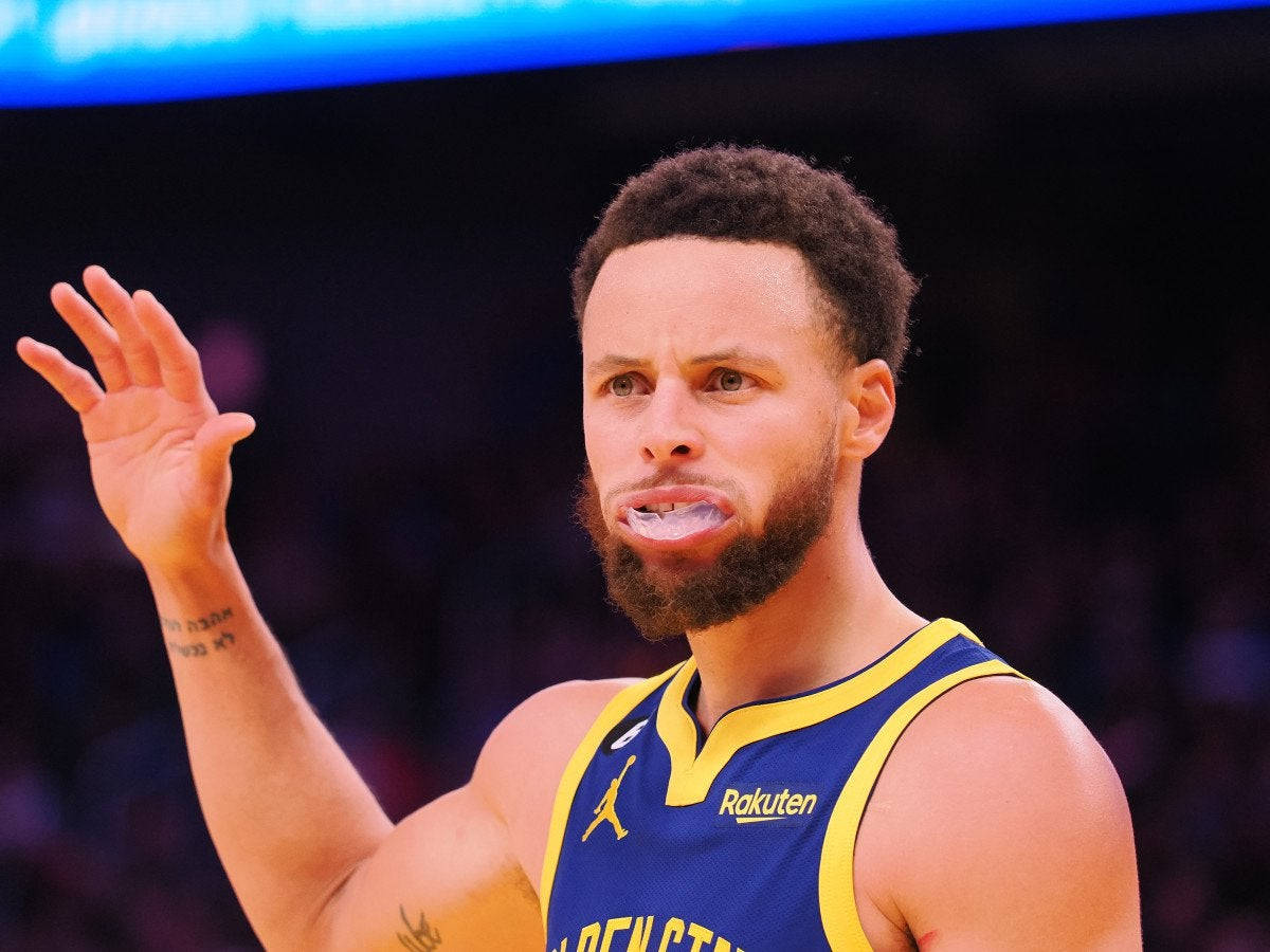 Steph Curry With Mouthguard Out