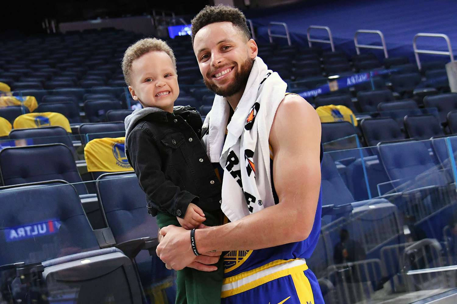 Steph Curry With Son Background