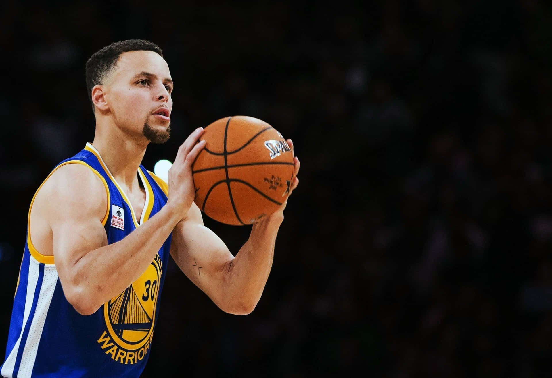 Stephen Curry 4k Holding A Basketball