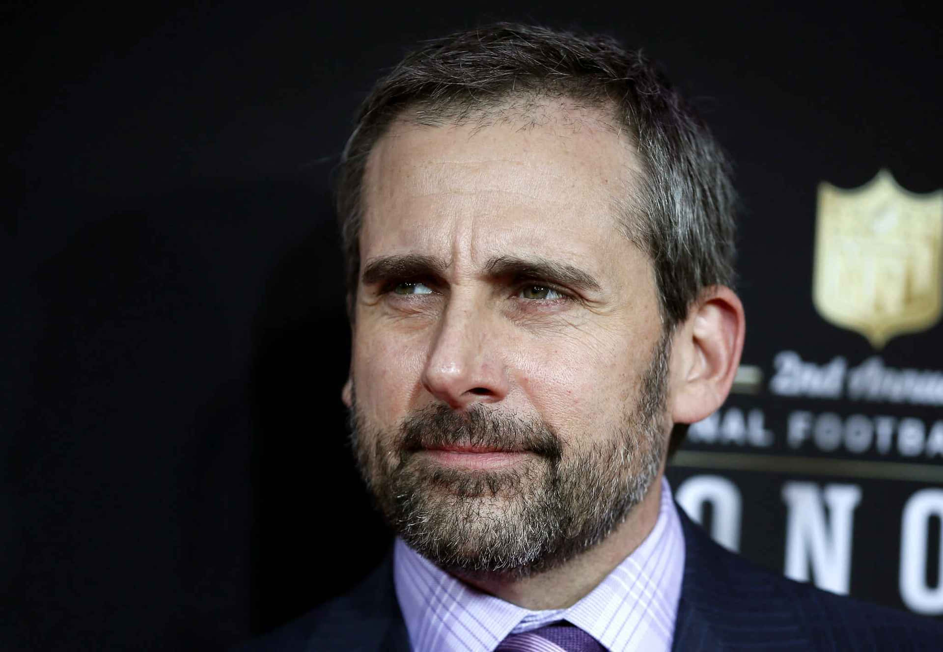 Steve Carell Charismaticly Lights Up The Screen Background