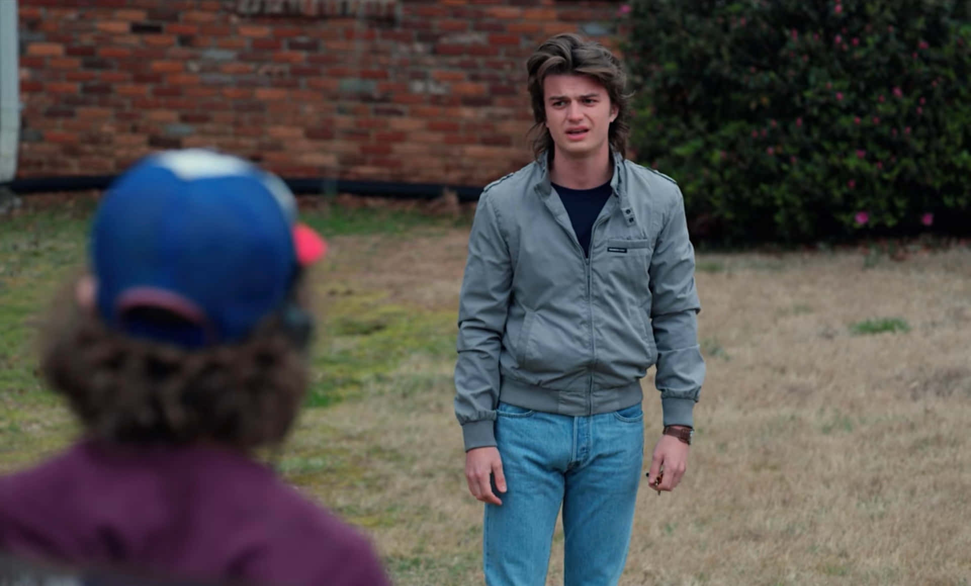 Steve Harrington Standing Stranger Things