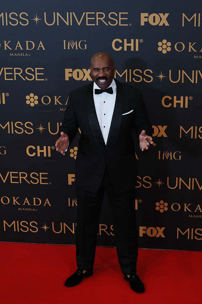 Steve Harvey In A Tuxedo For Miss Universe Background