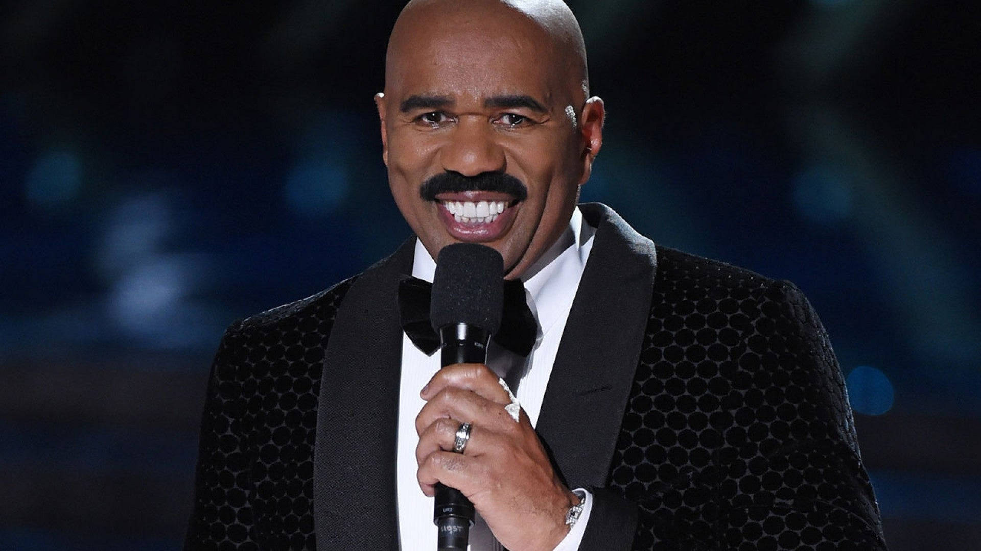 Steve Harvey Laughing With Microphone Background