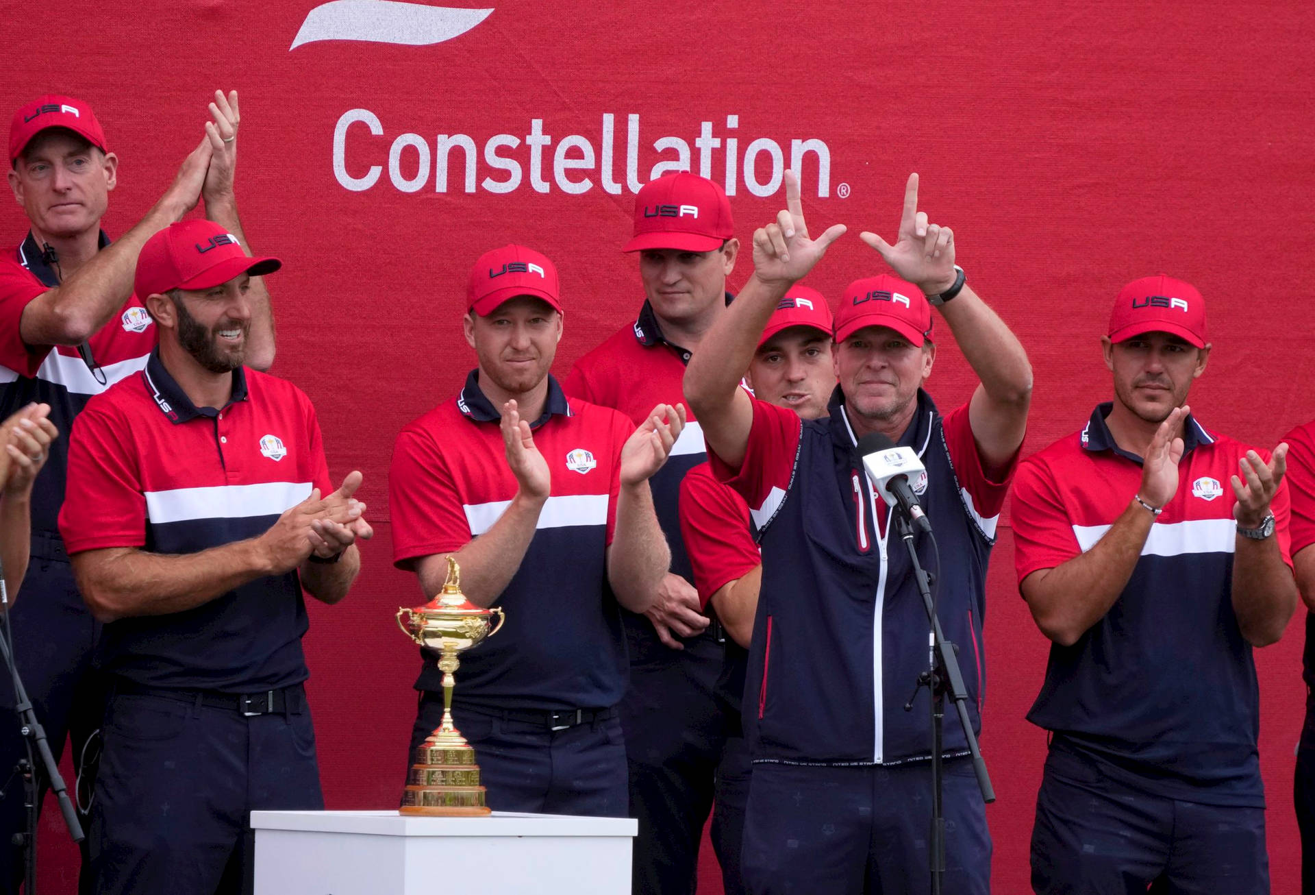 Steve Stricker Celebrating With His Team