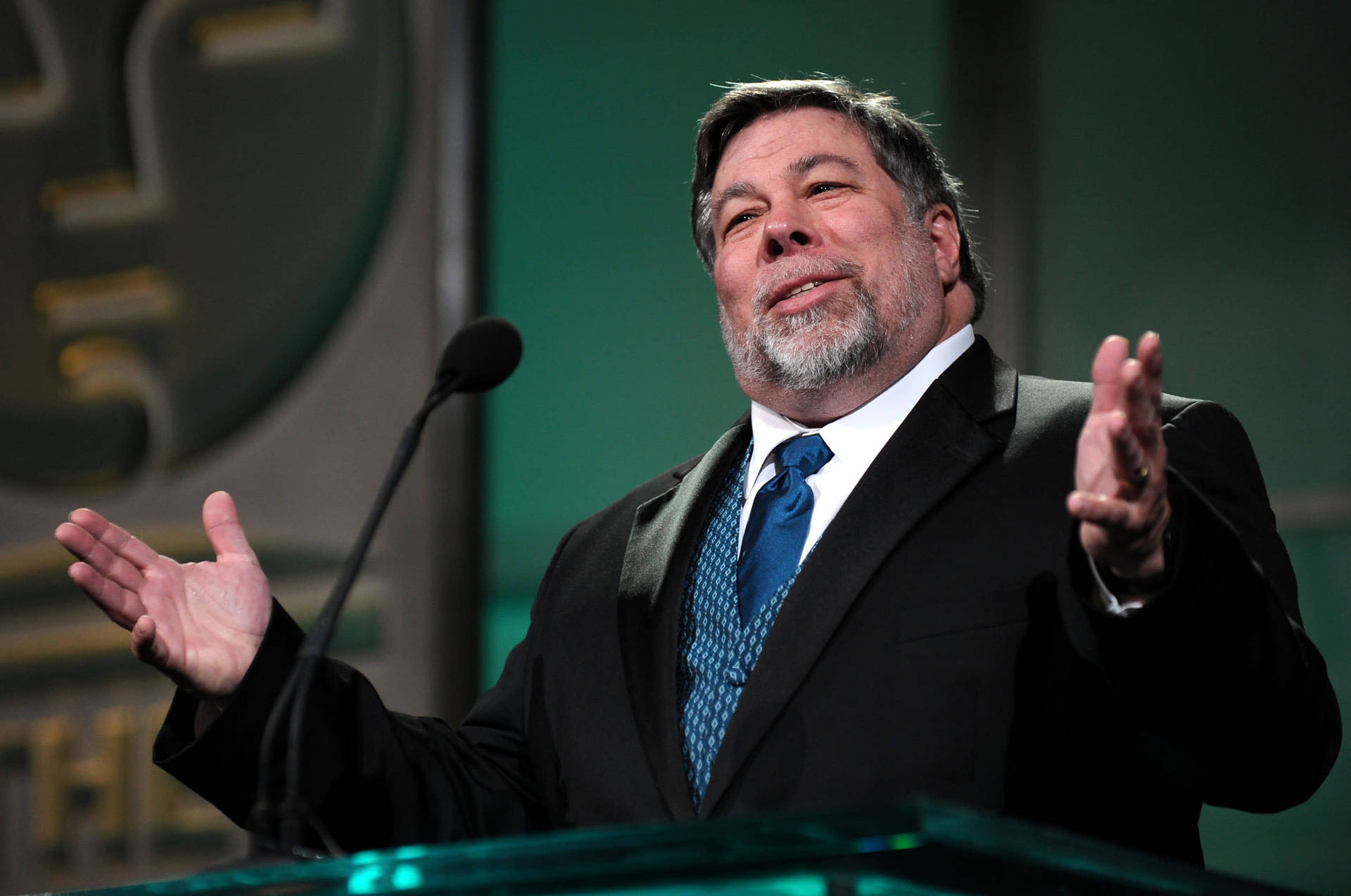 Steve Wozniak Doing A Speech Background