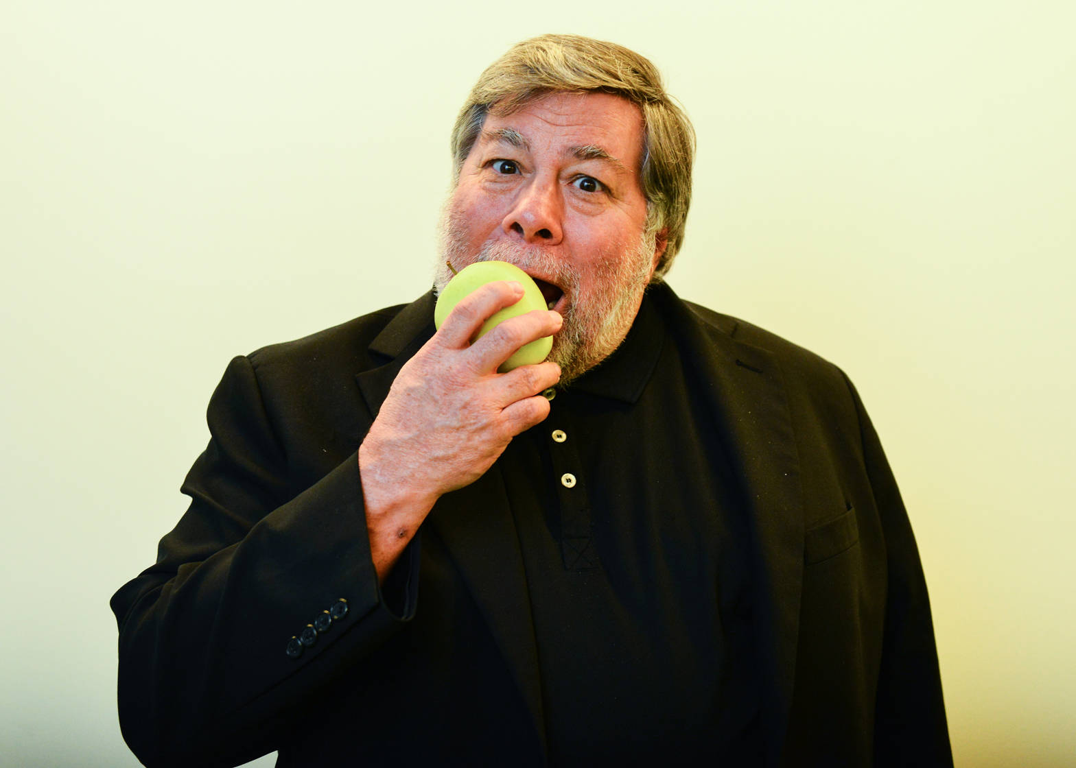 Steve Wozniak Eating Green Apple Background