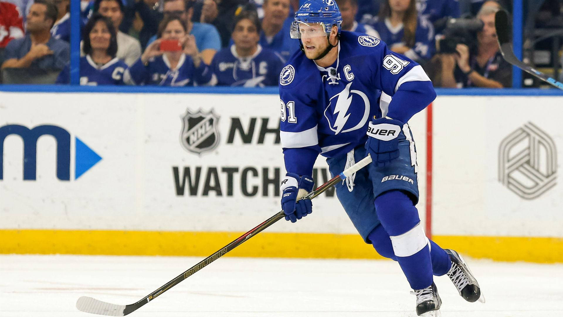 Steven Stamkos Live Action Ice Hockey Background