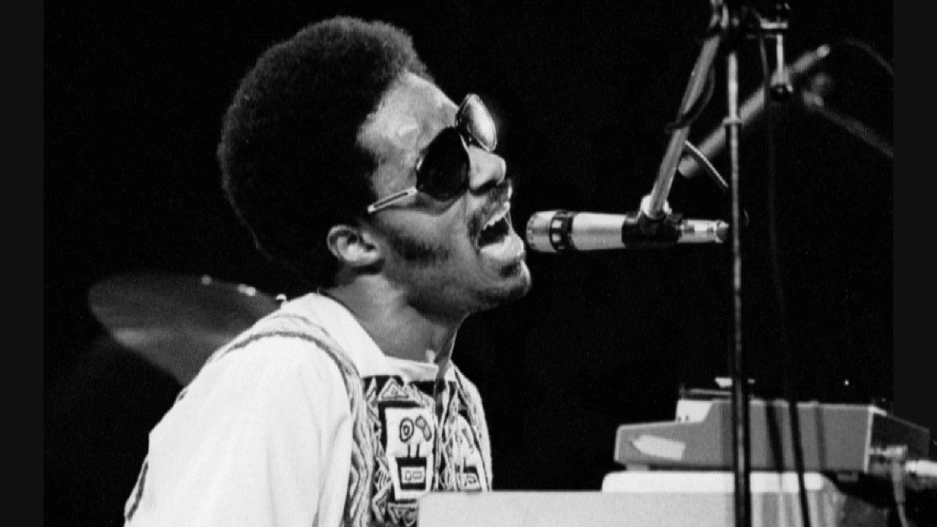 Stevie Wonder Singing Passionately