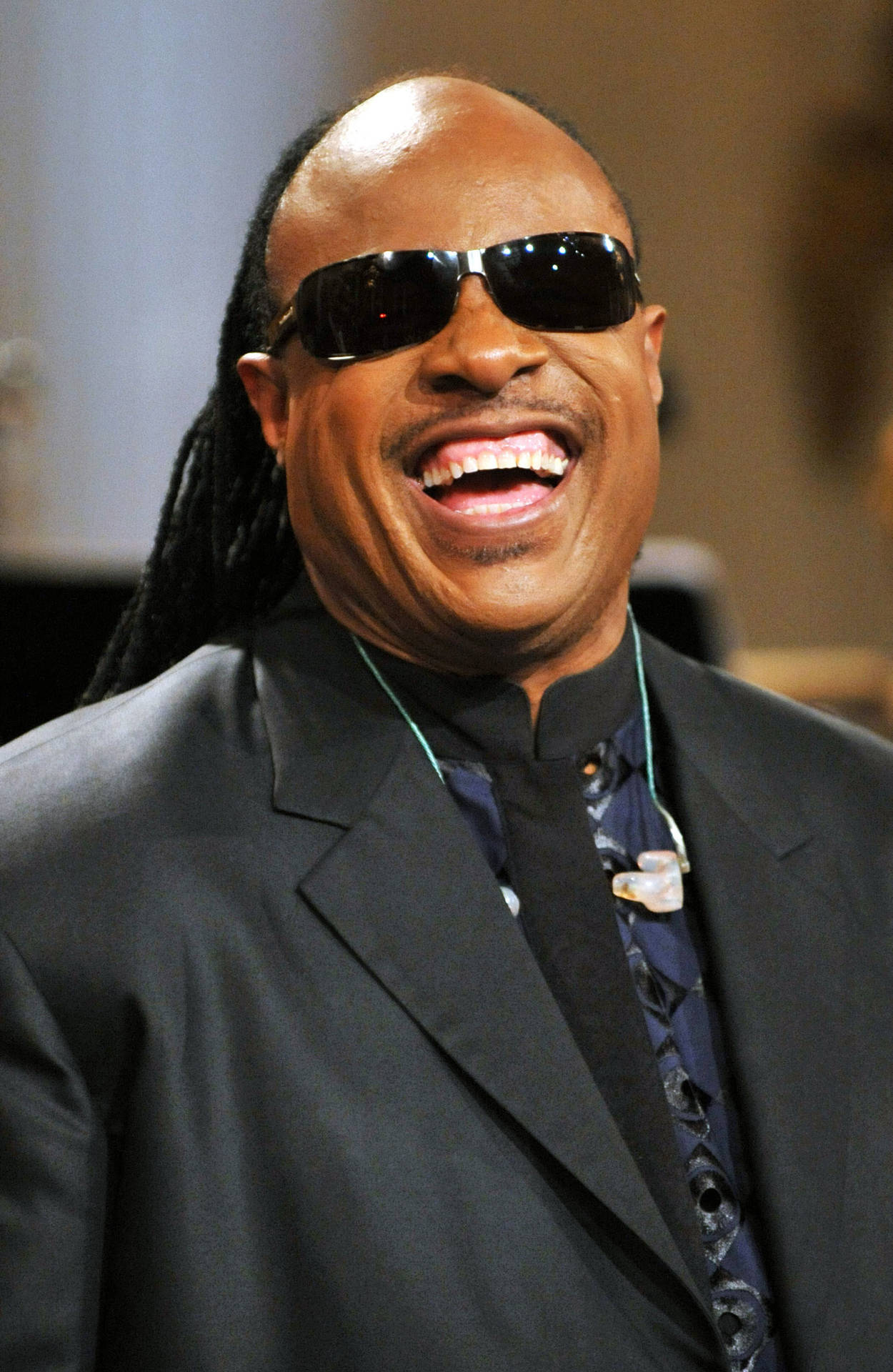 Stevie Wonder Wearing All-black Background