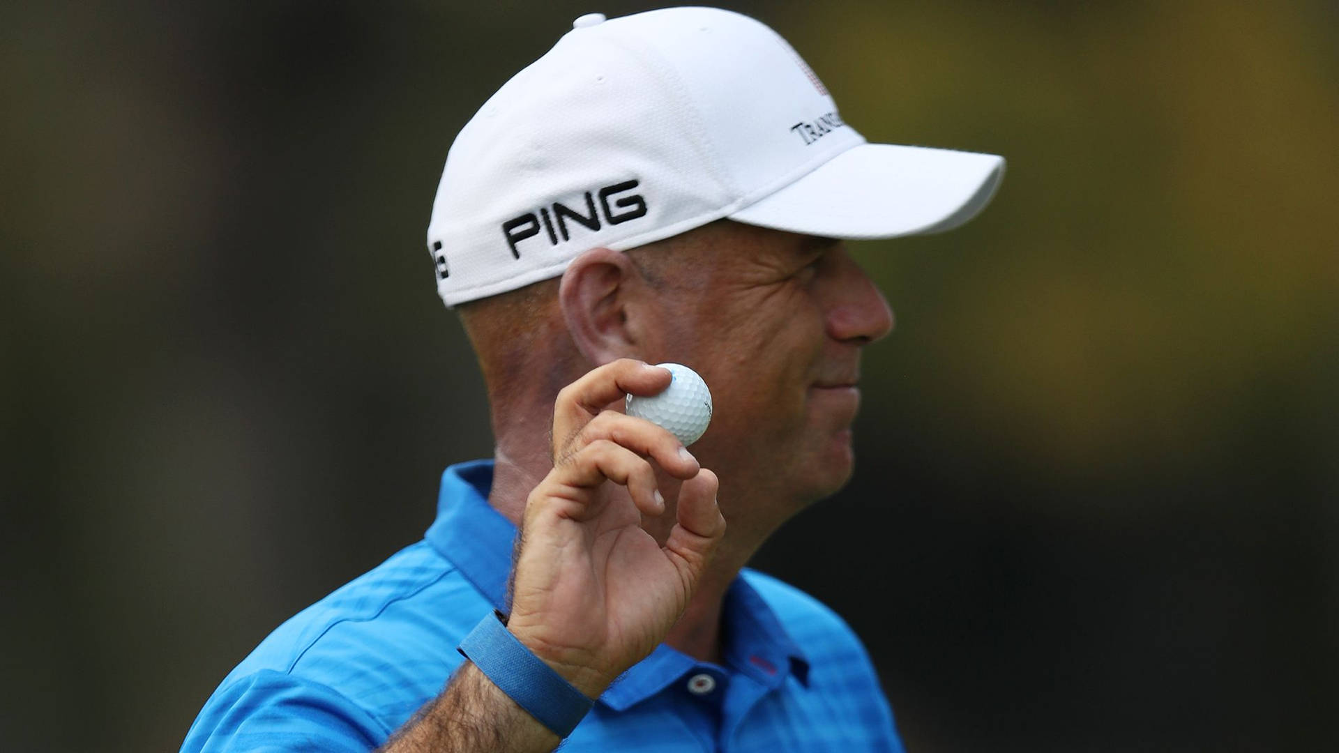 Stewart Cink Carrying A Golf Ball