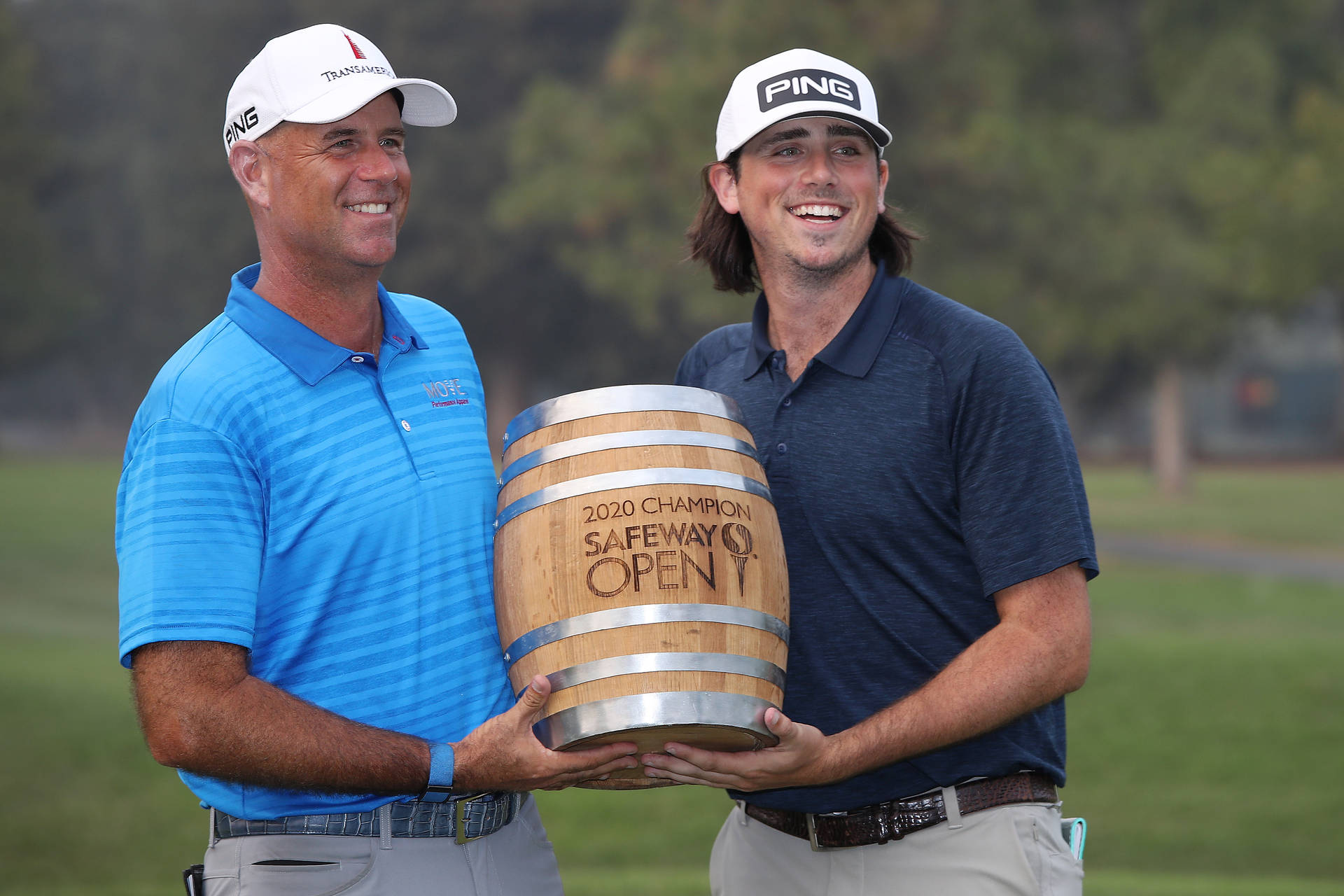 Stewart Cink Celebrating With His Son After A Victorious Golf Game.