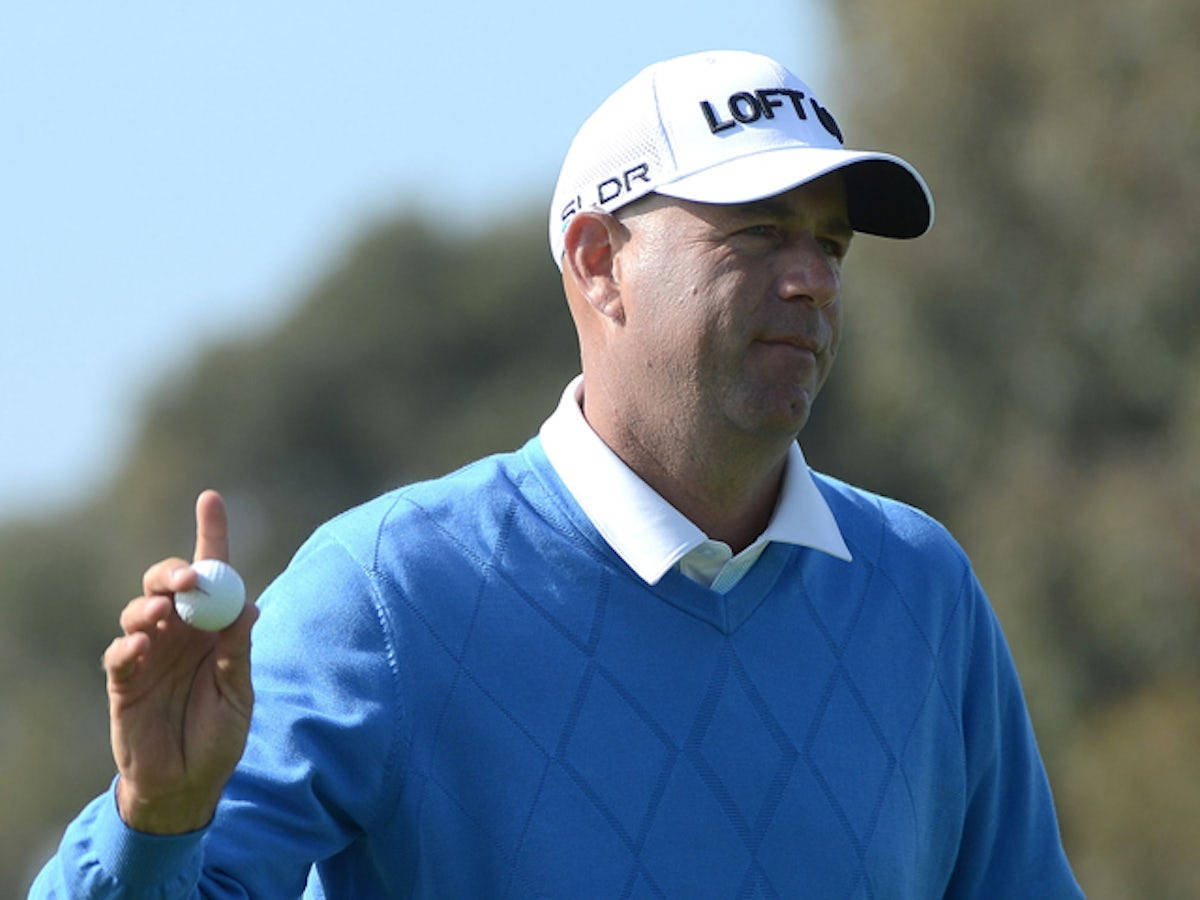 Stewart Cink Holding A Golf Ball