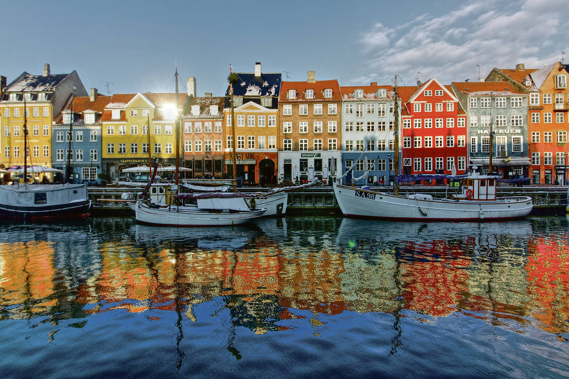 Still Waters Of Copenhagen River Background