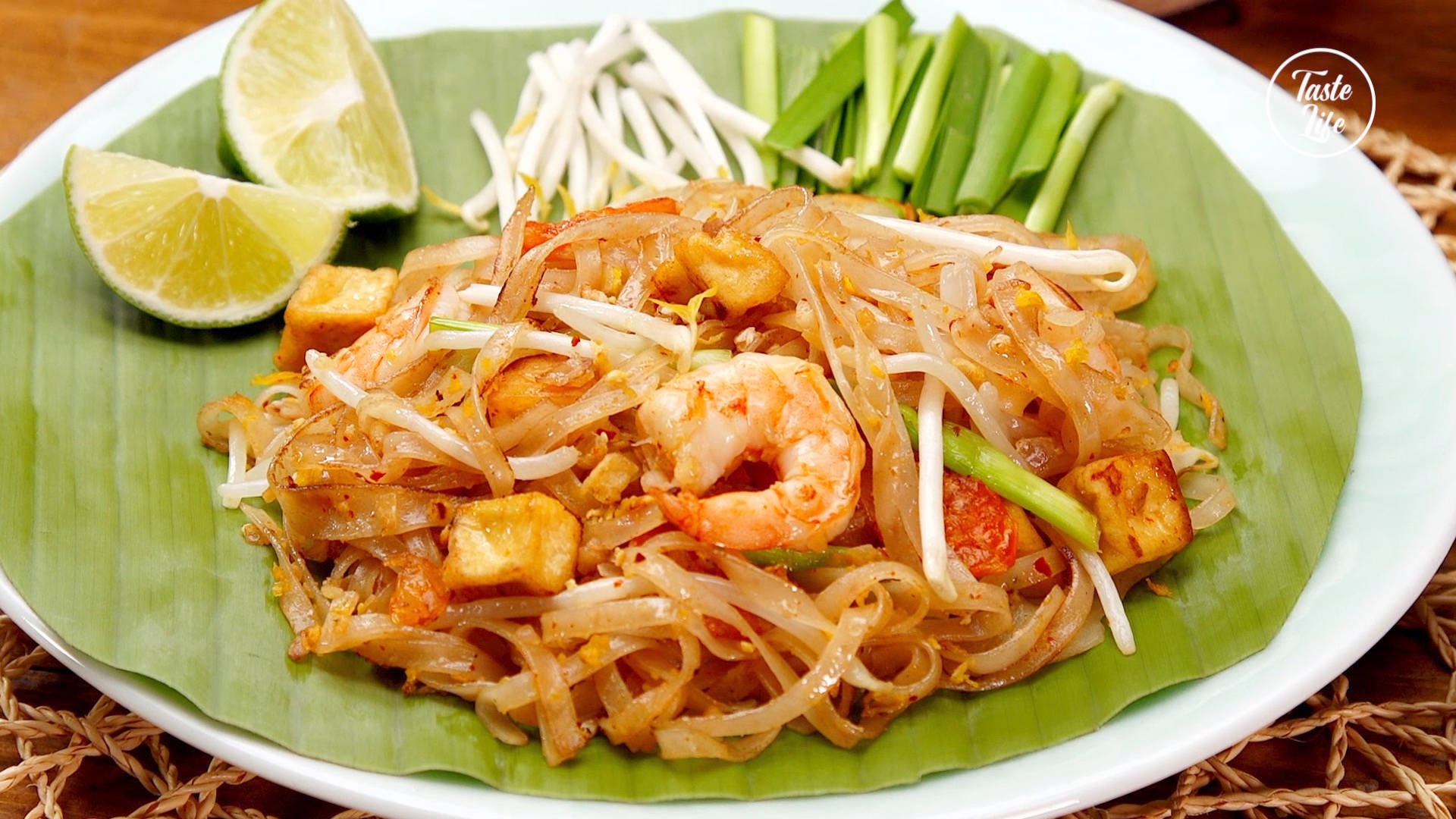 Stir-fried Pad Thai Noodles On Leaf Background