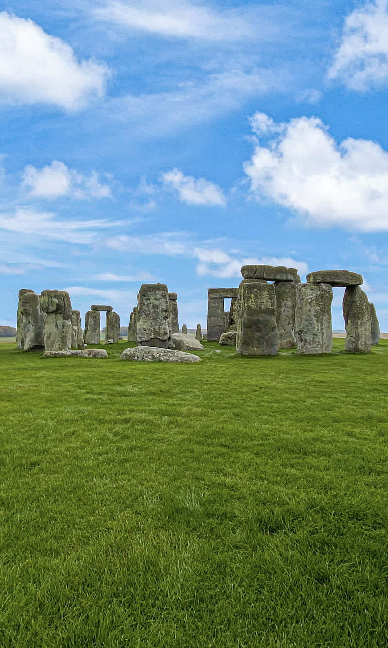 Stonehenge Scenery Under The Clear Skies Background