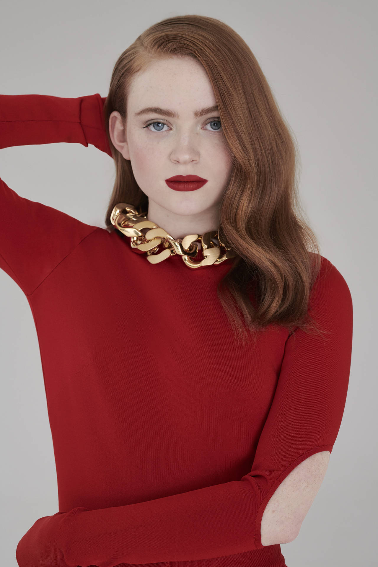 Stranger Things Cast Sadie Sink Gold Necklace