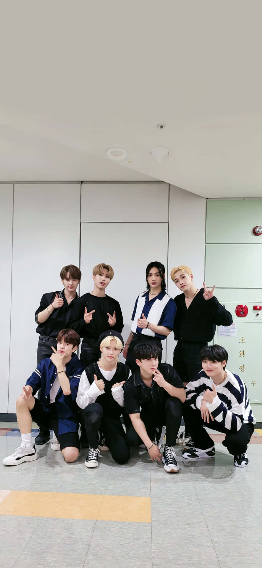 Stray Kids Ot8! Eight Talented Members With One Dream! Background