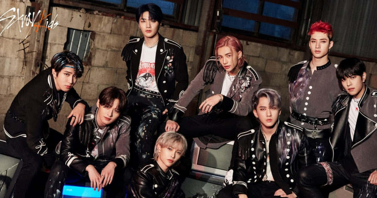 Stray Kids Ot8 - Jeongin, Hyunjin, Changbin, Woojin, Seungmin, Felix, Bang Chan, And Lee Know. Background