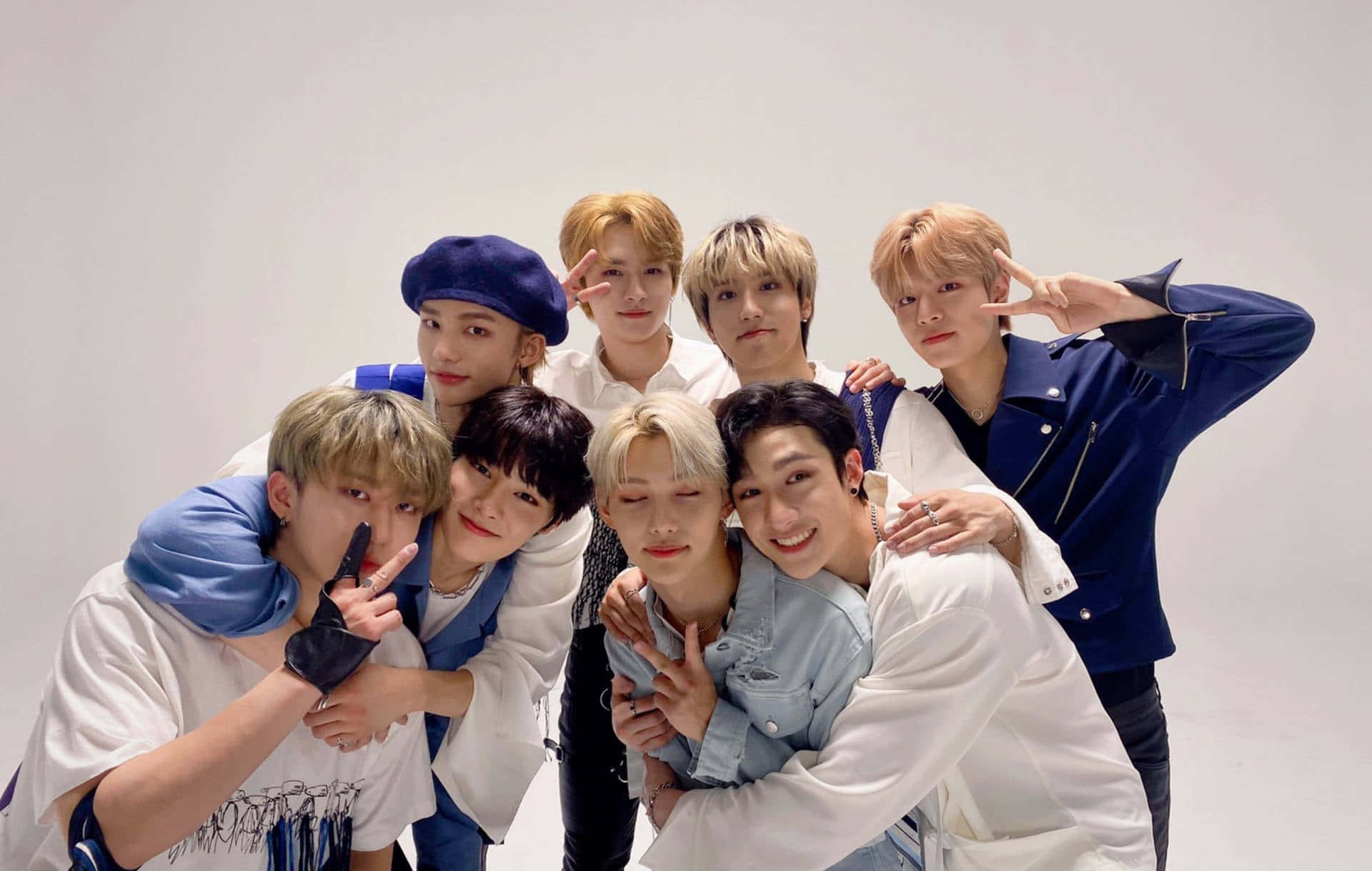 Stray Kids Ot8 Serving Ultra Fresh Vibes! Background