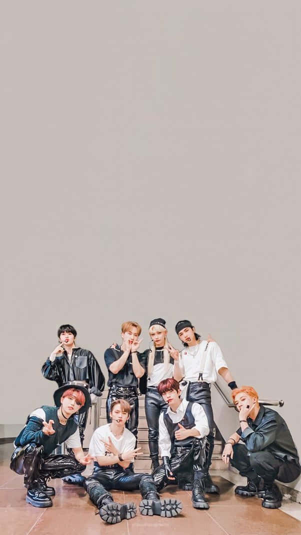 Stray Kids Ot8 Soar To New Heights Background